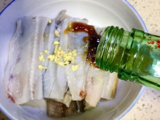 高营养~日式蒲烧鳗鱼,放入一勺料酒