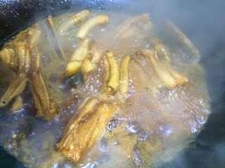 高营养~日式蒲烧鳗鱼,然后加入80ml左右的水量中火一边烧一边收汁，待到粘稠收干即可装盘