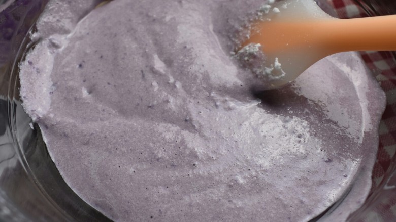 紫薯米糕（宝宝辅食）,用翻拌的手法翻拌均匀