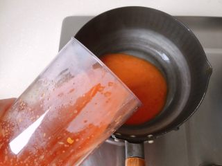 茄汁莲藕鸡肉丸子（亲子版）-辅食,将茄汁倒回小锅，加入少许淀粉水煮成浓稠的茄汁