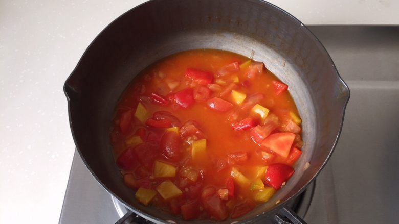 茄汁莲藕鸡肉丸子（亲子版）-辅食,放入少许水煮一会儿