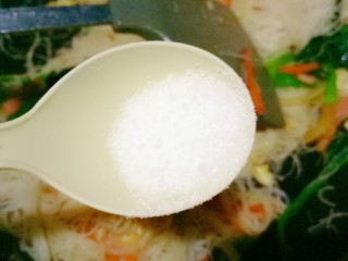 家常炒米粉,放少许食盐