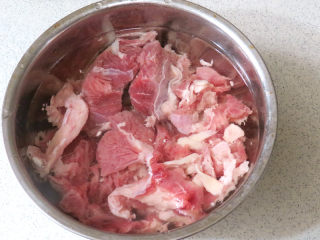 美味下饭菜【牛肉咖喱锅】,牛肉洗净，切块