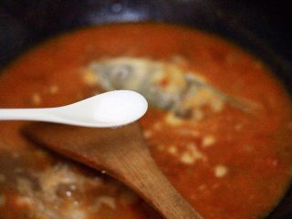 做年货-番茄鱼🐟（陶瓷炒锅版）,加入适量盐调味