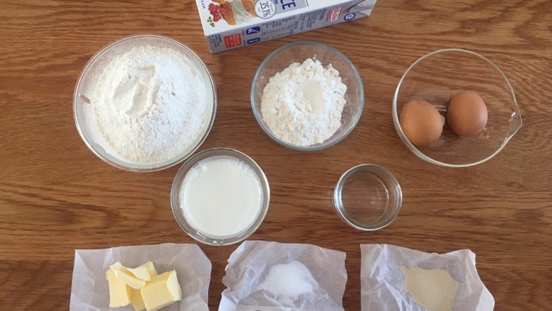 平底锅版面包（附详细教程）,接下来制作面团。有条件的直接用面包机或者厨师机哦!