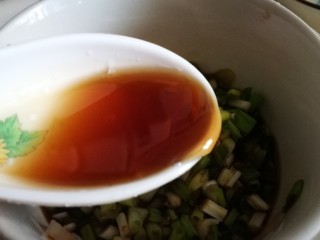 家宴菜谱～年年有鱼之皮蛋豆腐,加入香油