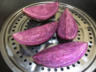 奶香紫薯小面包,紫薯蒸熟