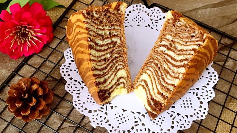 斑马纹酸奶蛋糕（8寸）,切开蛋糕，一层一层的斑马条纹，特别漂亮
