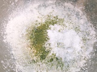 彩色汤圆（闹元宵）❤️,抹茶味，绿色，加入抹茶粉，糯米粉，糖粉。