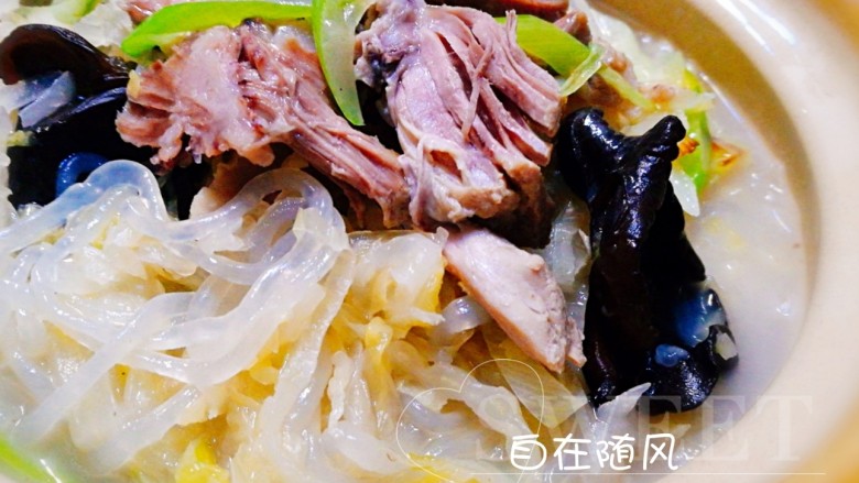 家宴菜谱～拆骨肉烩酸菜,一锅美味诱人的拆骨肉烩酸菜就上桌啦😋