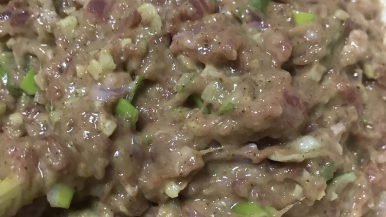 清真小吃-炸松肉,将燕麦片完全拌匀后，是图中的样子。