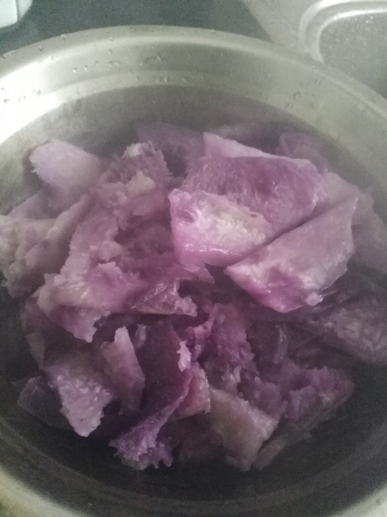 紫薯馒头,放锅里蒸熟