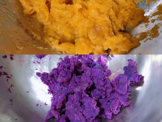 双薯发糕（红薯➕紫薯 揉面版）,分别用勺子压成泥，再分别倒入面粉各35克