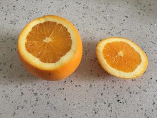香橙花篮,顶部从四分之一处切开
