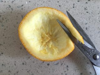 香橙花篮,顶部橙子皮用剪刀剪成长条