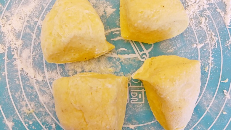 卡派纳土豆～两种吃法,切成四块