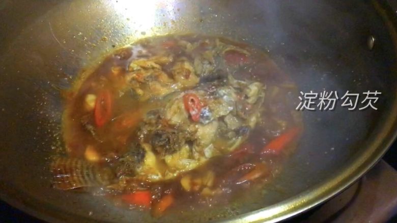 罗非鱼家常菜做法,淀粉勾芡收汁出锅