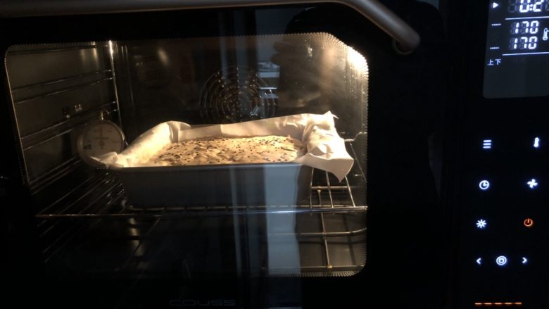 香甜枣糕（随意版）,放入预热好的烤箱，170度30分钟