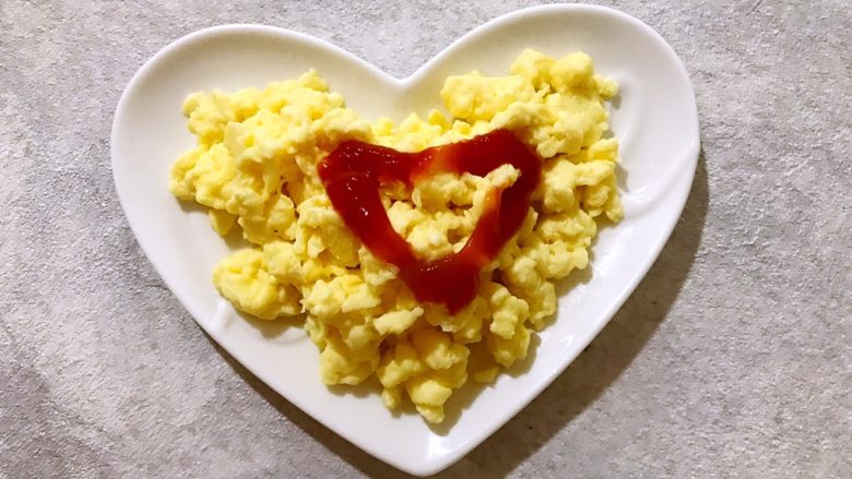 美好早餐开启美丽心情の黄金果酱馒头西多士+美式炒鸡蛋,加一点番茄酱更好吃