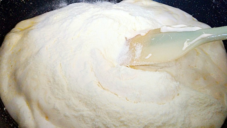 原味雪花酥（小奇福版）,然后加入准备好的奶粉