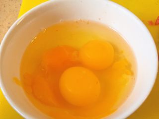 韭菜香肠鸡蛋饼★实用快手系列,打三个鸡蛋
