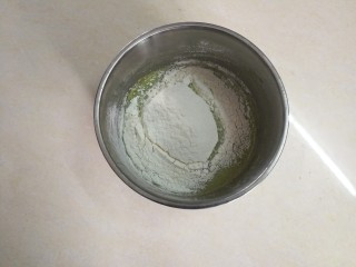 碧绿脆蛋卷,筛入低粉