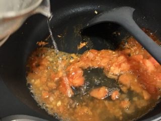 辅食12M➕番茄肉末土豆泥,番茄炒至软烂后➕入适当水