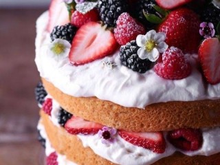 裸蛋糕,当然也可以搭配可食用鲜花做为点缀