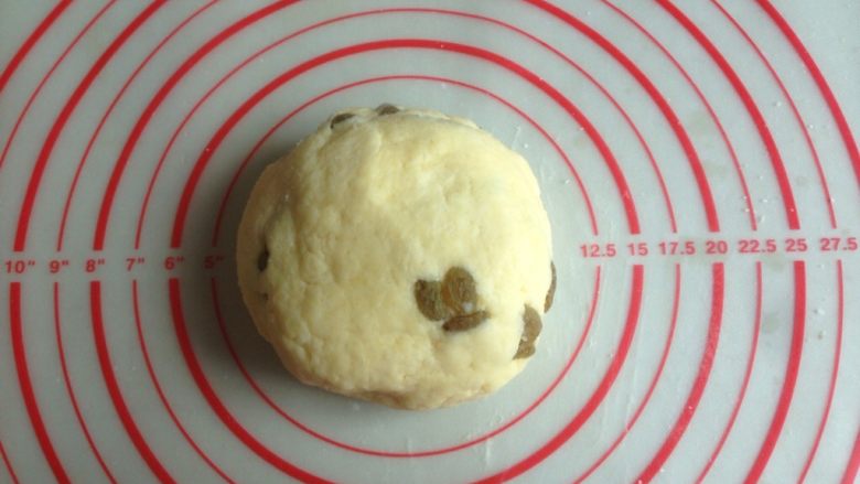 旅行青蛙的葡萄干烤饼,用手捏成面团，不用揉面，切记