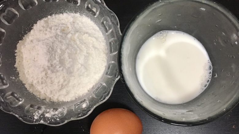宝宝辅食12M➕ 鸡蛋网饼
,将所有食材准备好