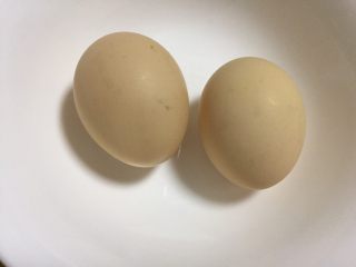 黄金蛋炒饭,准备两个鸡蛋