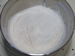 奶香黑芝麻馒头（一次发酵）,加入面粉