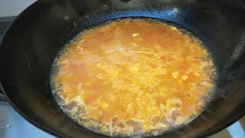 花花番茄鱼,熬到汤汁浓稠为止。