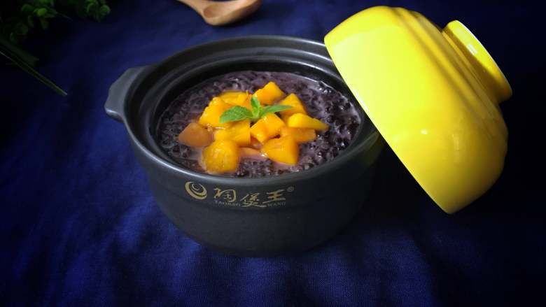 芒果椰汁黑米粥 ,健身暖胃的芒果椰汁黑米粥 