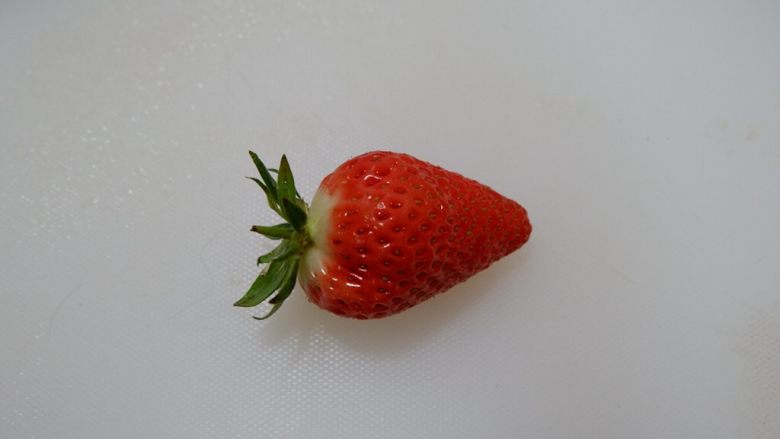 低脂减肥，香蕉树莓冰淇凌,<a style='color:red;display:inline-block;' href='/shicai/ 592'>草莓</a>1个