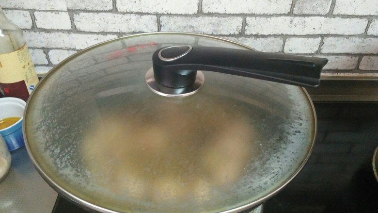 豆酱鸡,加锅盖，小火焖十分钟