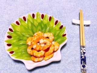 蒜蓉西芹炒虾仁,这盘美味看起来是一盘艺术品