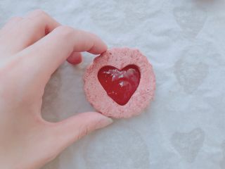#情人节#爱心夹心饼干,再用桃心形状的盖上