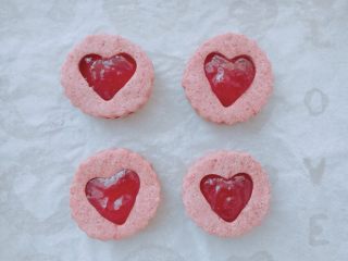 #情人节#爱心夹心饼干,这个方子可以做四个