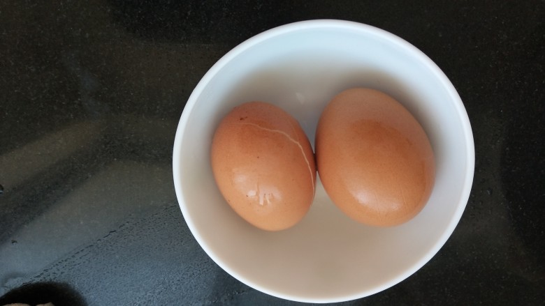 蛋黄玉米粒,鸡蛋煮熟两个取黄