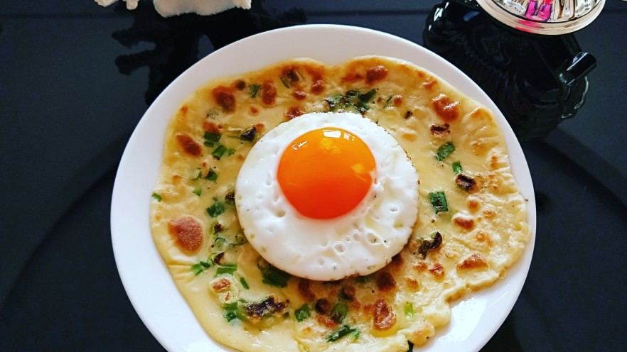 鸡蛋葱花饼＋太阳蛋