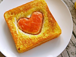 情人节爱心早餐,应景的爱心三明治