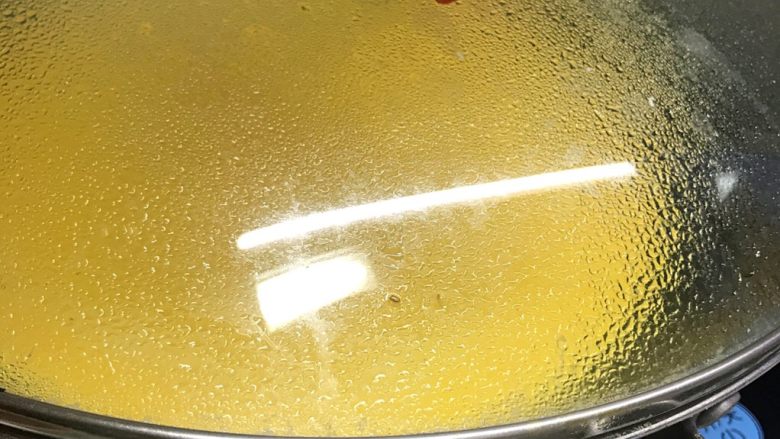 奶油南瓜汤🎃,加盖锅盖，加热至沸腾。