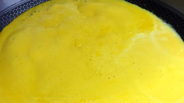 奶油南瓜汤🎃,一锅奶香气四溢的奶油南瓜汤就做好啦。