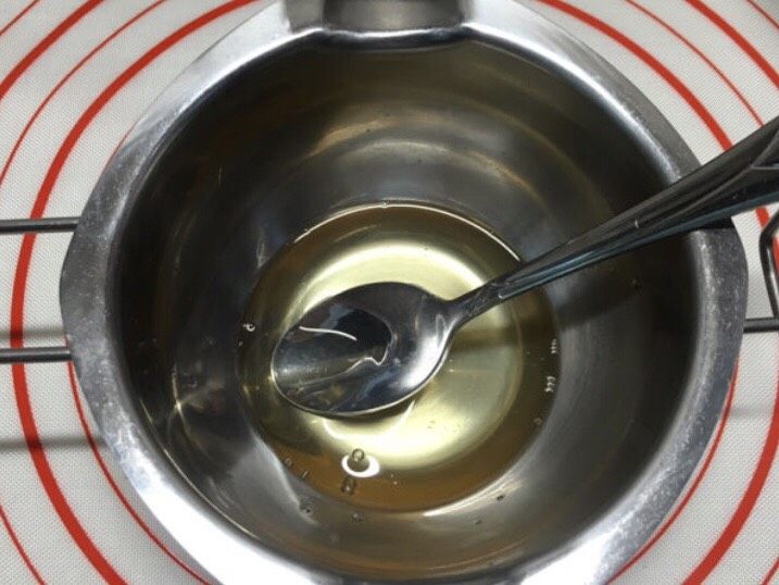 木糠慕斯杯,至无颗粒状态，加入酸奶里搅匀