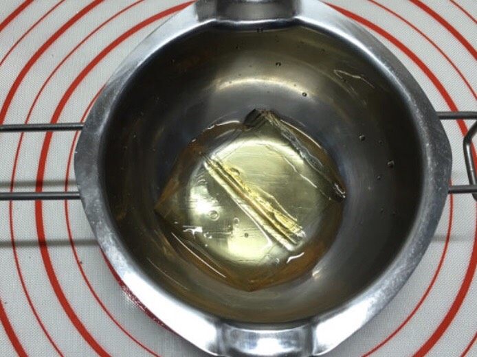 木糠慕斯杯,吉利丁片剪小泡在凉开水里