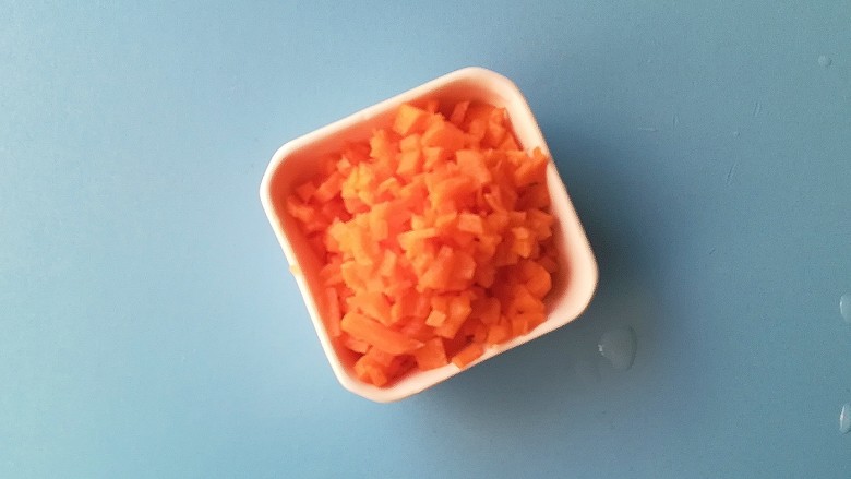 年夜饭之代代有福,胡萝卜切成颗粒