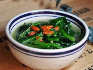 羊骨汤炖菠菜