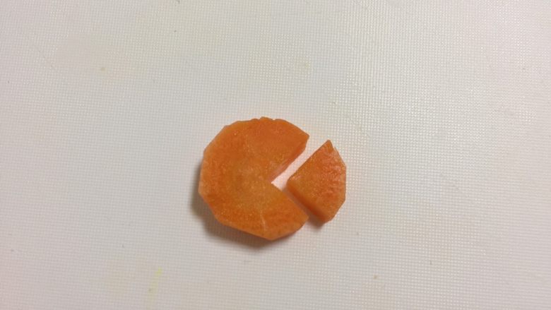 橙子小鱼,然后切两刀，变成如图两部分