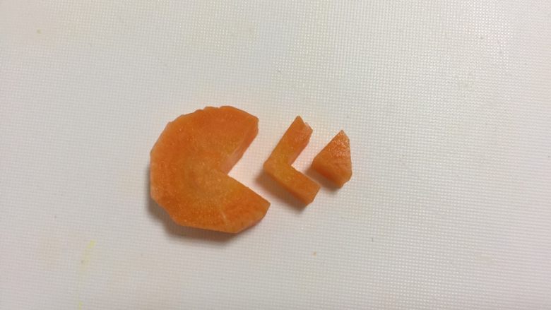 橙子小鱼,再切两刀，变成如图3部分，最后那个就可扔掉了
